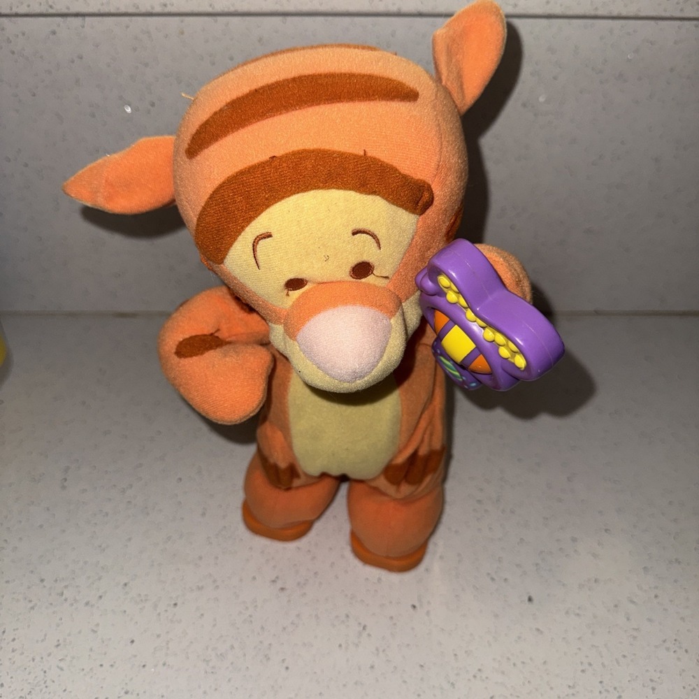 Fisher Price Disney Magic Rattle Tigger Talking Bouncing Interactive Plush Toy